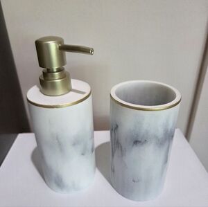 NEW Sunday Citizen Spap Dispenser and Toothbrush Tumbler